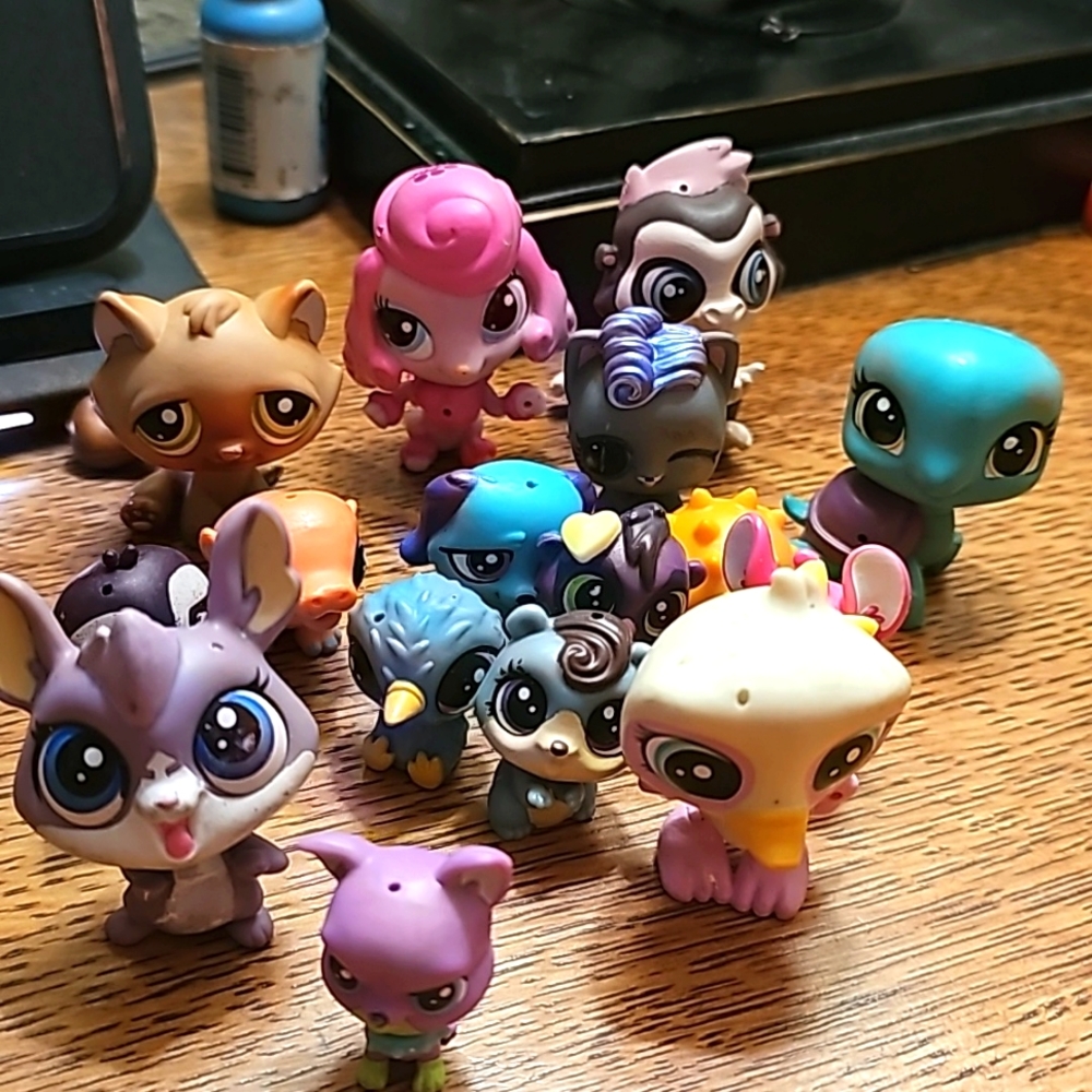 A Lot- little pet shop figures